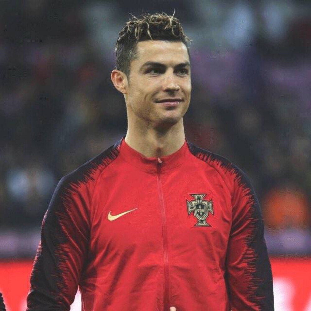 小将赛后拥抱母亲太感人