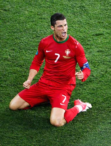 斯洛特头发都愁没了！伤病+停赛，红军VS狼队恐有多达8人缺阵（伤停潮来袭！红军战狼队或缺8将，斯洛特用人犯难）