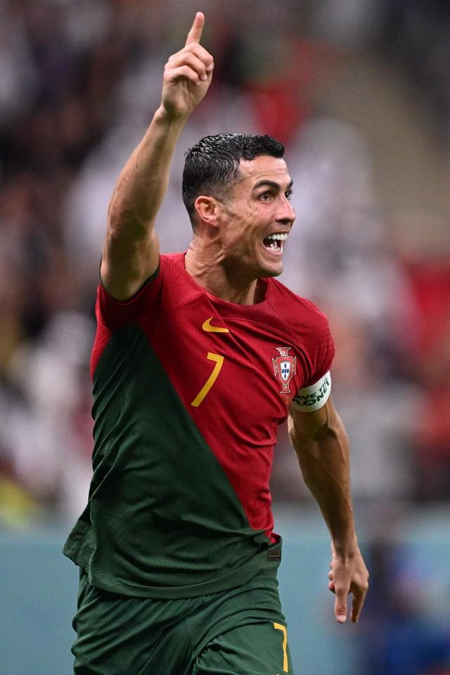 德甲战报：勒威林造三球，斯图加特4-0十人云达不莱梅（德甲：勒威林参与三球，斯图加特4-0大胜10人云达不莱梅）