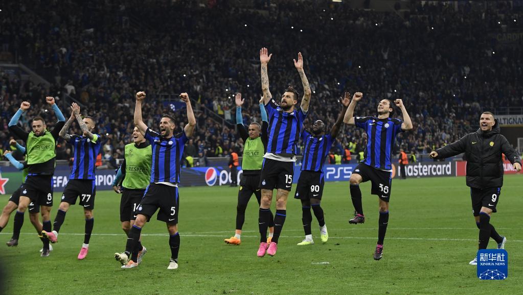 阿森纳成为第二支，在小组赛／联赛阶段10连胜的英伦球队