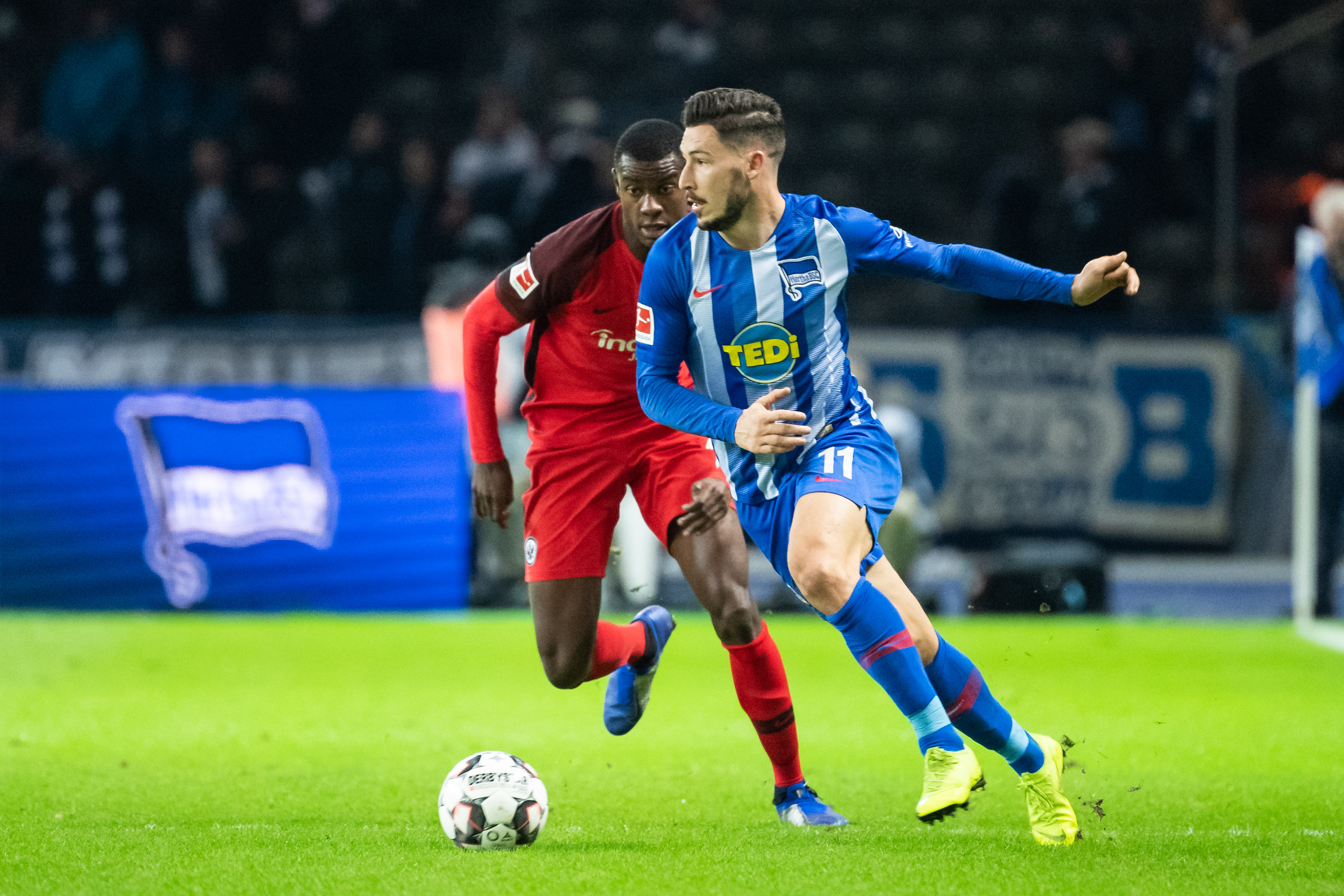 霍伊伦：我喜欢压迫和背对球门；进球美妙但功劳要和球队分享