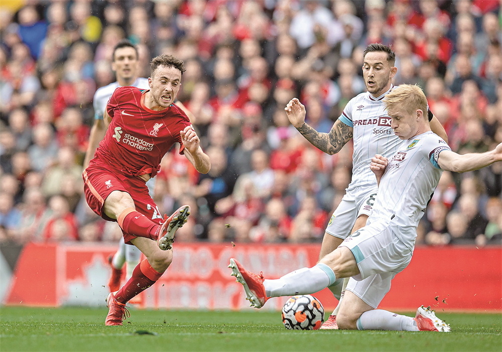 巴西前锋胡尔克39岁仍在巅峰状态！胡尔克在本赛季...