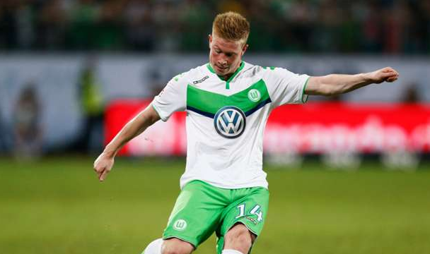 詹姆斯背身单打得分，引领球队节奏