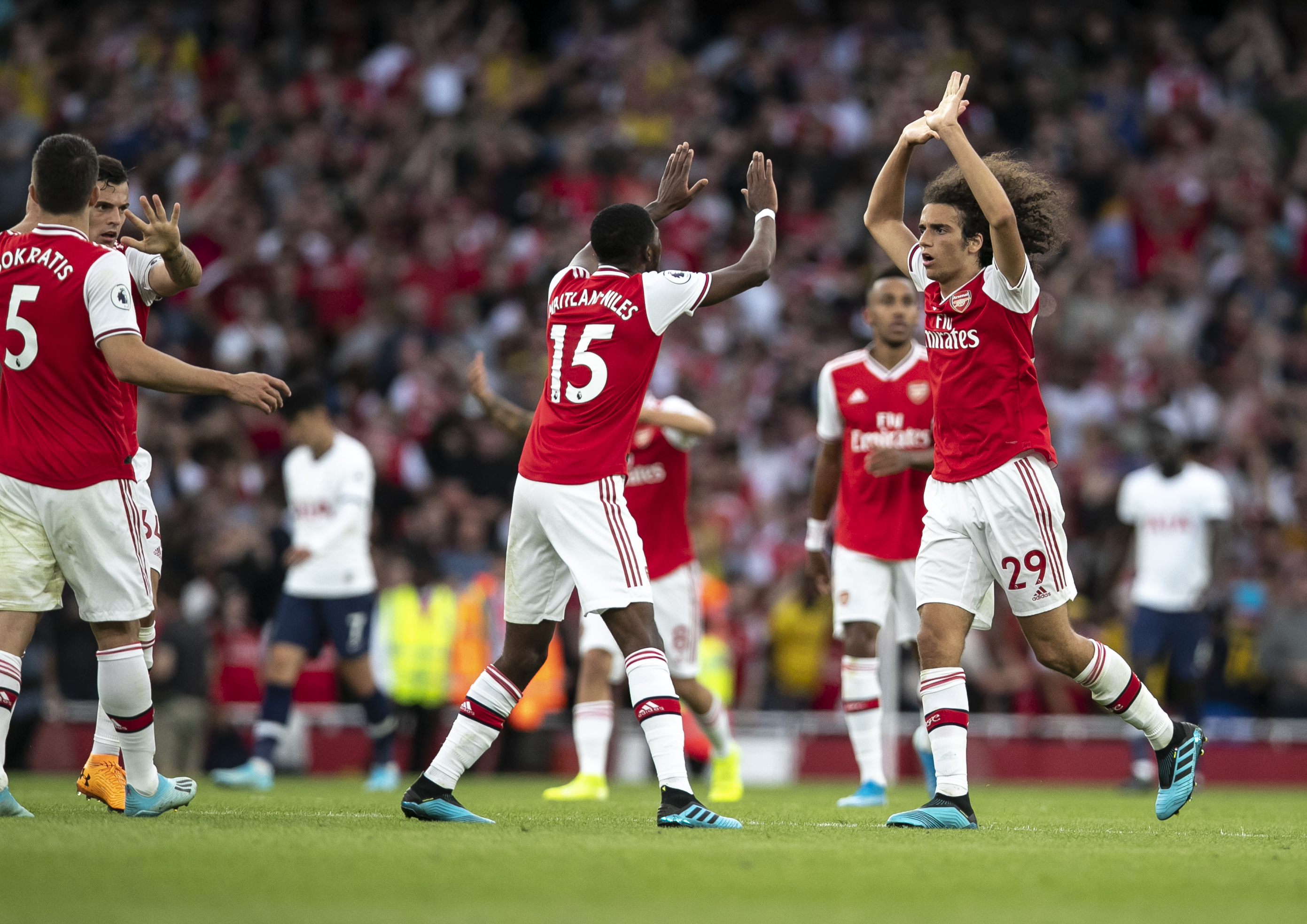 欧冠淘汰赛前瞻：曼联对阵巴黎,（欧冠淘汰赛前瞻：曼联迎战巴黎圣日耳曼）