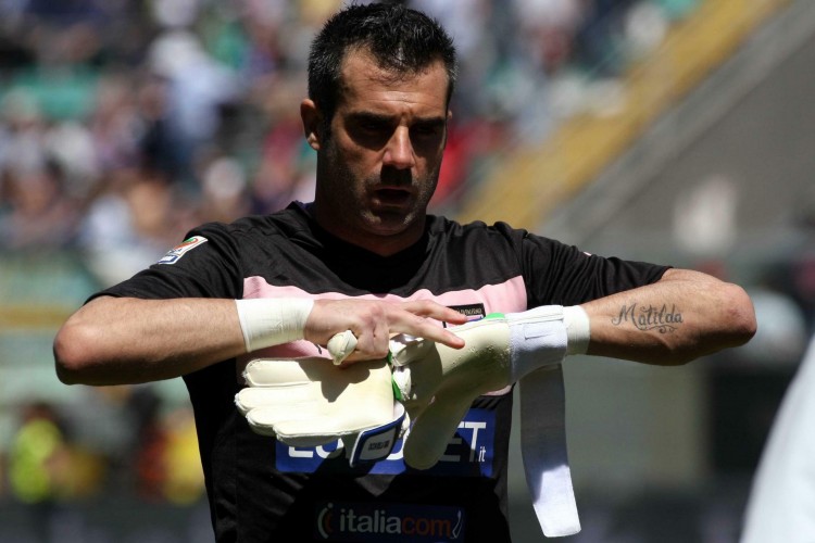 罗马诺：我可以保证，曼联将在明年签下一到两名重量级中场（罗马诺：确定无疑，曼联明年将引进一至两名顶级中场）