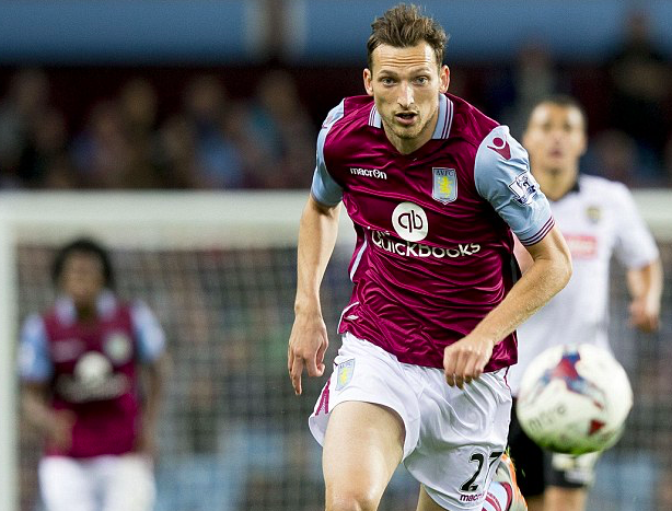 手腕骨折+肩部受伤，巴黎主席纳赛尔缠着绷带赴客场督战欧冠（手腕骨折肩伤在身，巴黎主席纳赛尔缠绷带客场督战欧冠）