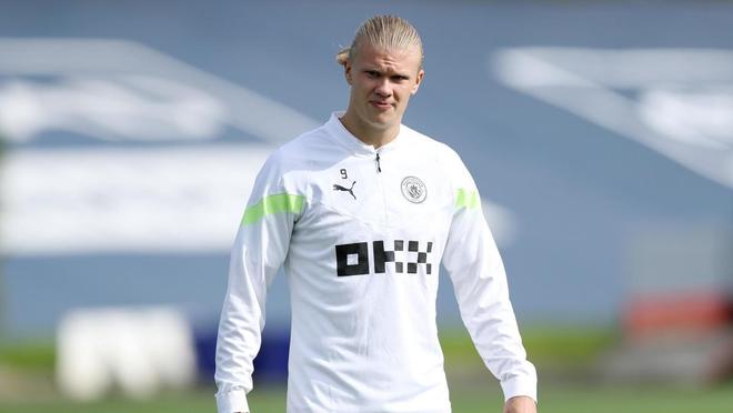 凯里·詹娜养女晒奢华生活，其母21岁跻身十亿富豪榜