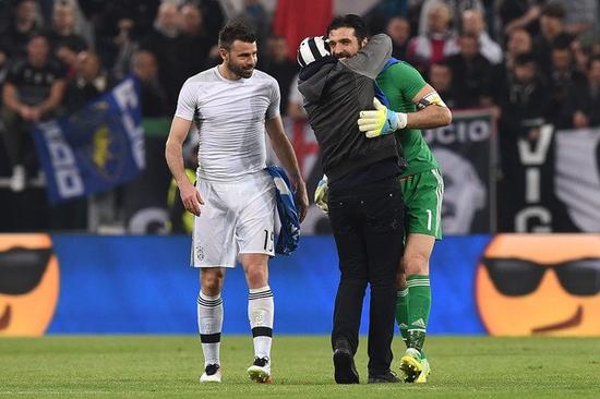 聋人篮球观赛：让我们挥动手语为运动员呐喊