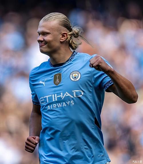 世体：奥尔莫左肩脱臼恢复良好，预计伤缺一个月