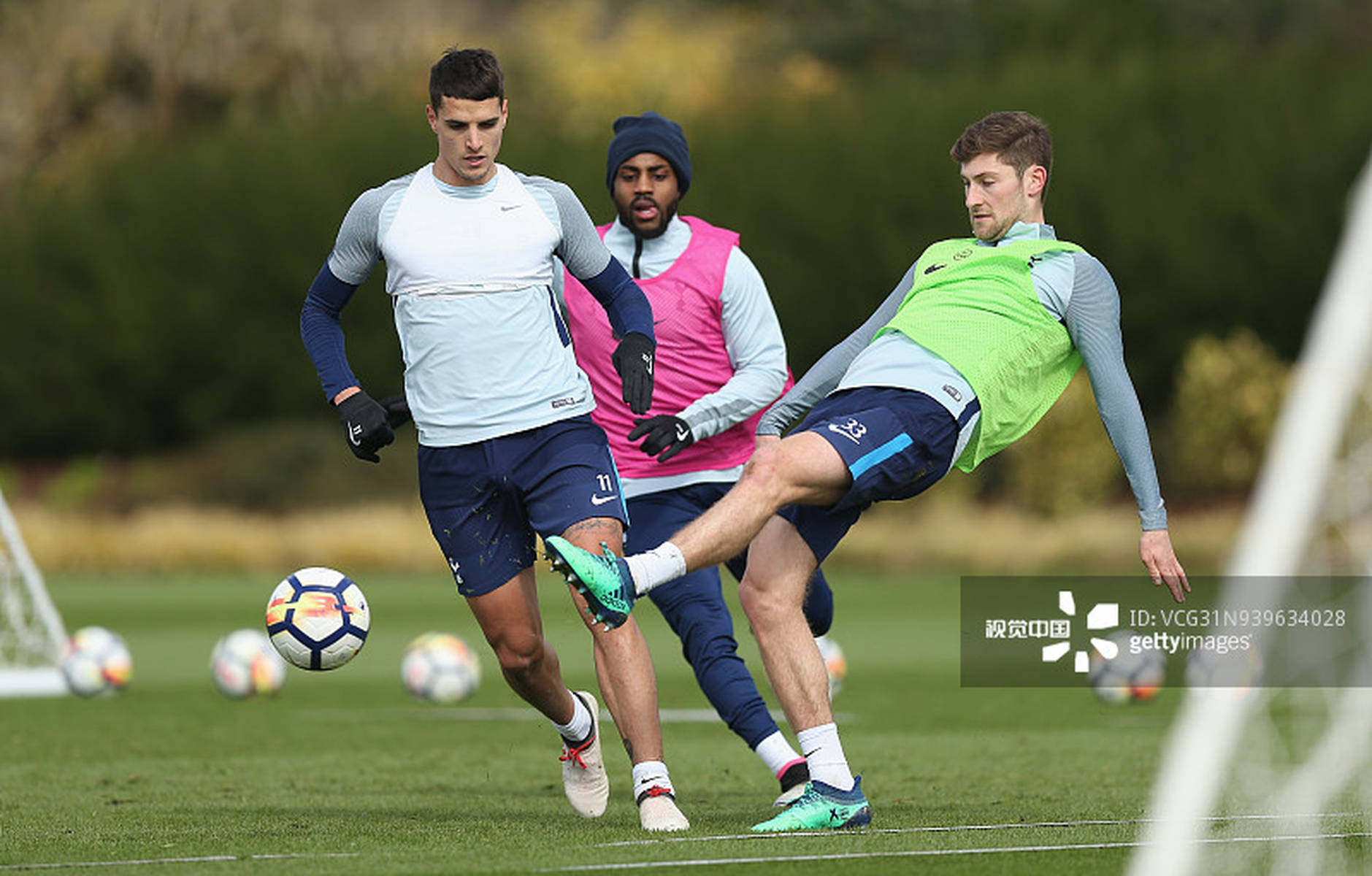 海港不会三连冠不思进取！ 连续两年被申花追着 其实硬实力还是不够（海港无缘三连冠显保守，两年连遭申花紧逼，硬实力仍显不足）