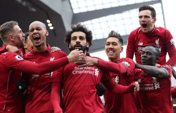 NBA常规赛战报：湖人客场险胜太阳,