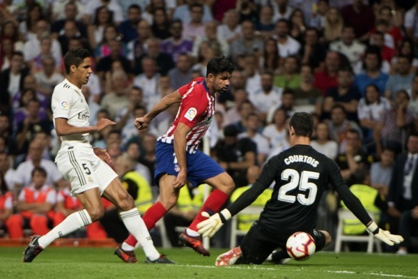 AC米兰主场气势如虹