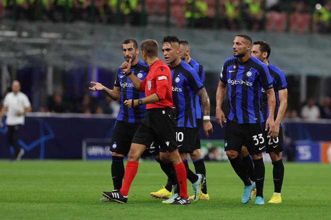 伊尔迪兹：我踢伪9号？大家可以拭目以待；斯帅没给我额外压力