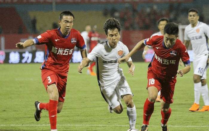 图片报：拜仁正在考察桑托斯19岁的巴西左后卫索萨